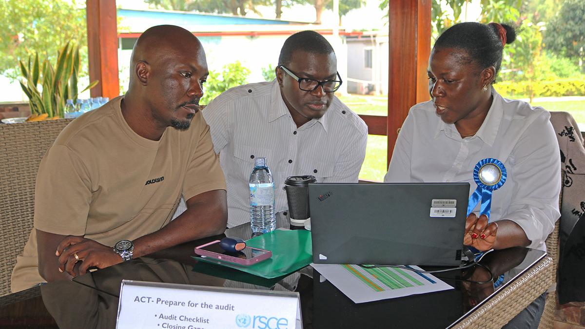 Client Service Section staff consult LARRMU representative on their ISO documentation Client Service Section staff consult LARRMU representative on their ISO documentation