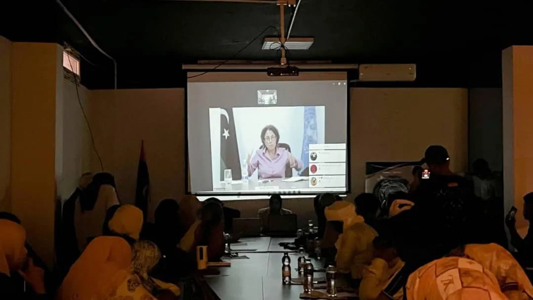 Youth in Sebha at a discussion with DSRSG Stephanie Koury