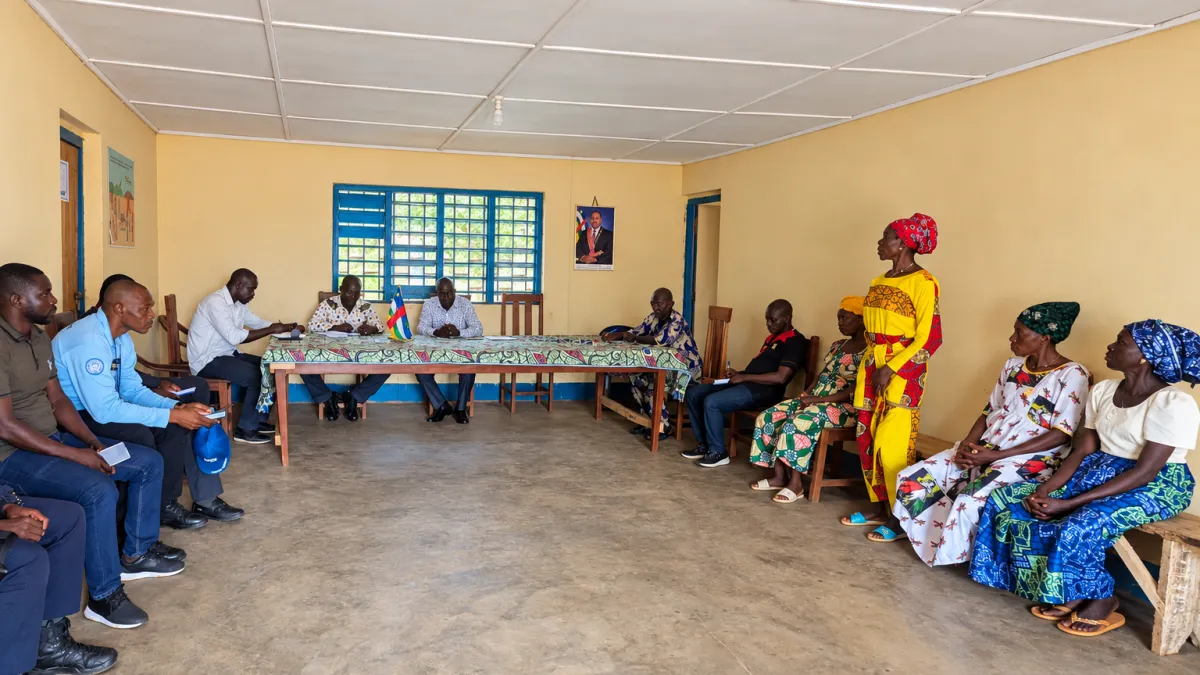Mbollo Kpata : quatre femmes, quatre hommes. Le nouveau conseil municipal affiche une parité parfaite, avec une représentation égale des femmes et des hommes dans la gestion de la commune. Photo : Syntyche Mantar Tompté