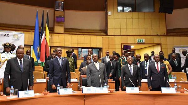 Les dirigeants de la CAE au 20e sommet à Arusha, le 1er février 2019. De gauche à droite, Uhuru Kenyatta (Kenya), Paul Kagame (Rwanda), Yoweri Museveni (Ouganda), John Magufuli (Tanzanie) et le vice-président du Burundi, Gaston Sindimwo. Photo CAE/Filbert Rweyemamu