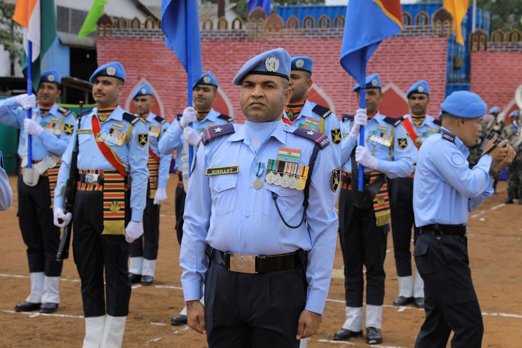 Cent cinquante-neuf policiers