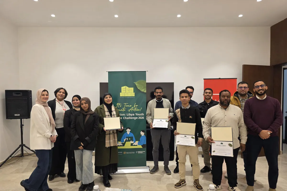 صورة جماعية للمشاركين بمبادرة تحدي الابتكار البيئي للشباب الليبي 2026 EcoVision في بنغازي
