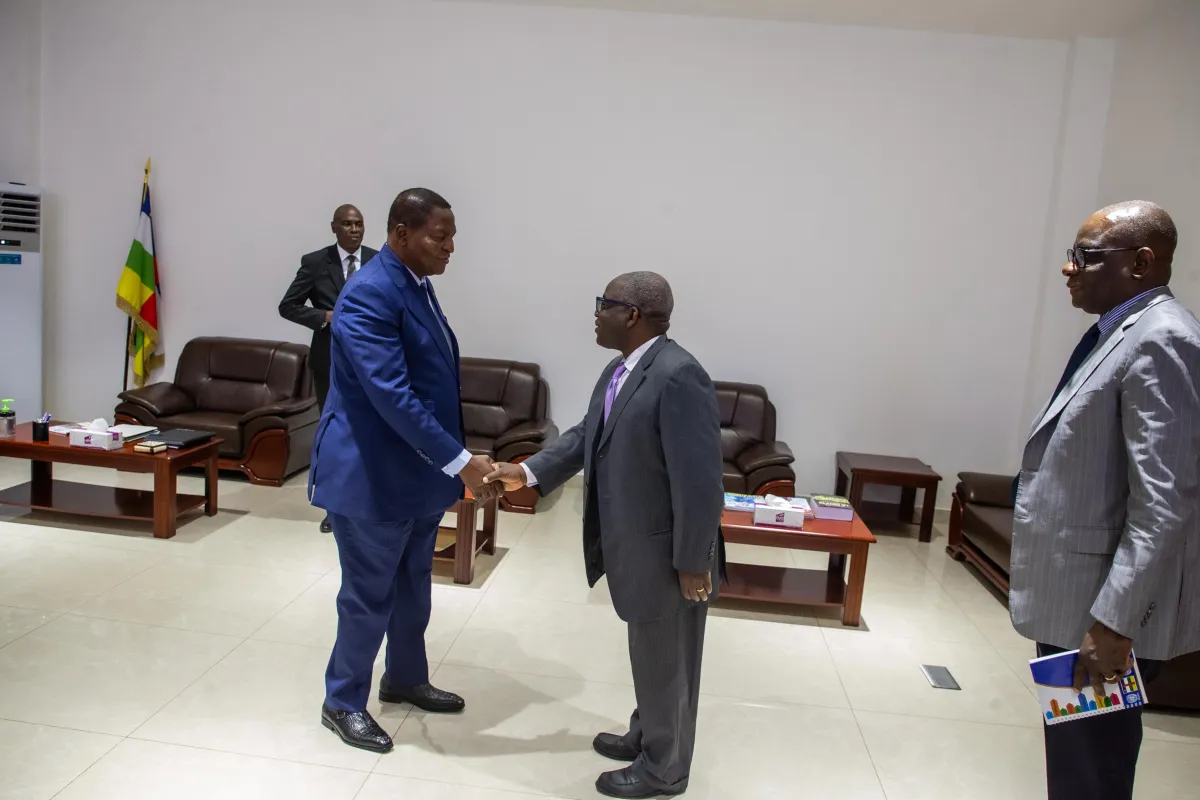 2025-05-22-rencontre_du_consultant_droit_de_lhomme_et_le_president_5883_copie.jpg