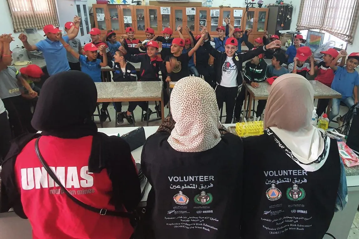 Volunteers conducting EORE to children in Palestine