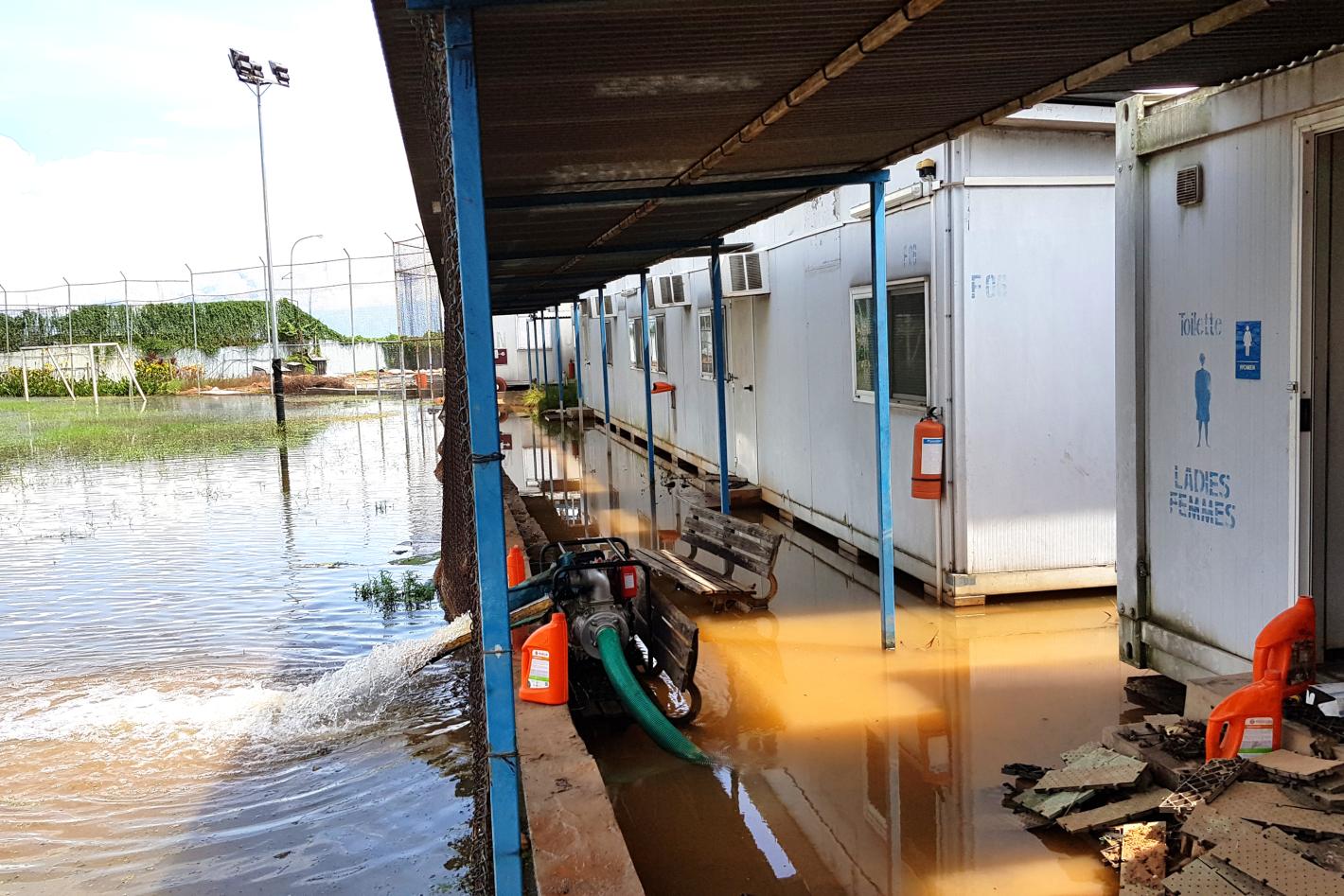 Évacuation des unités inondées à la BESB le 13 mai 2020. ONU/Napoleon Viban