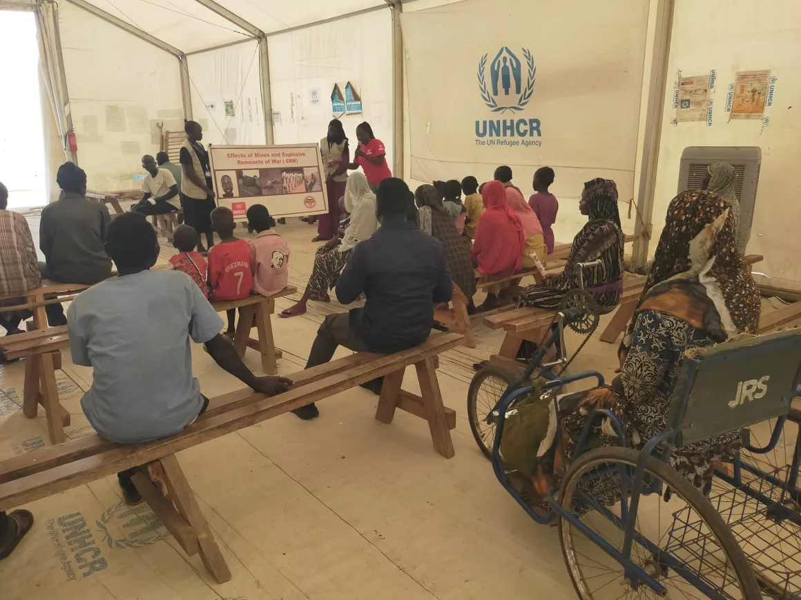 Participants attend an EORE session in Renk as part of efforts to reduce explosive ordnance risks among conflict-affected communities.  Photo credits: UNMAS South Sudan