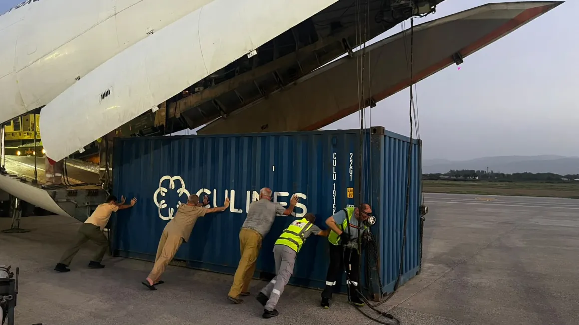 UNSOH staff unloading contingent owned equipment Unloading equipment