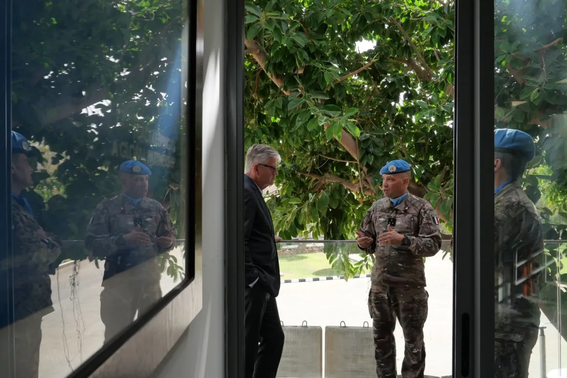 Peacekeeping chief speaks with peacekeeper in Lebanon